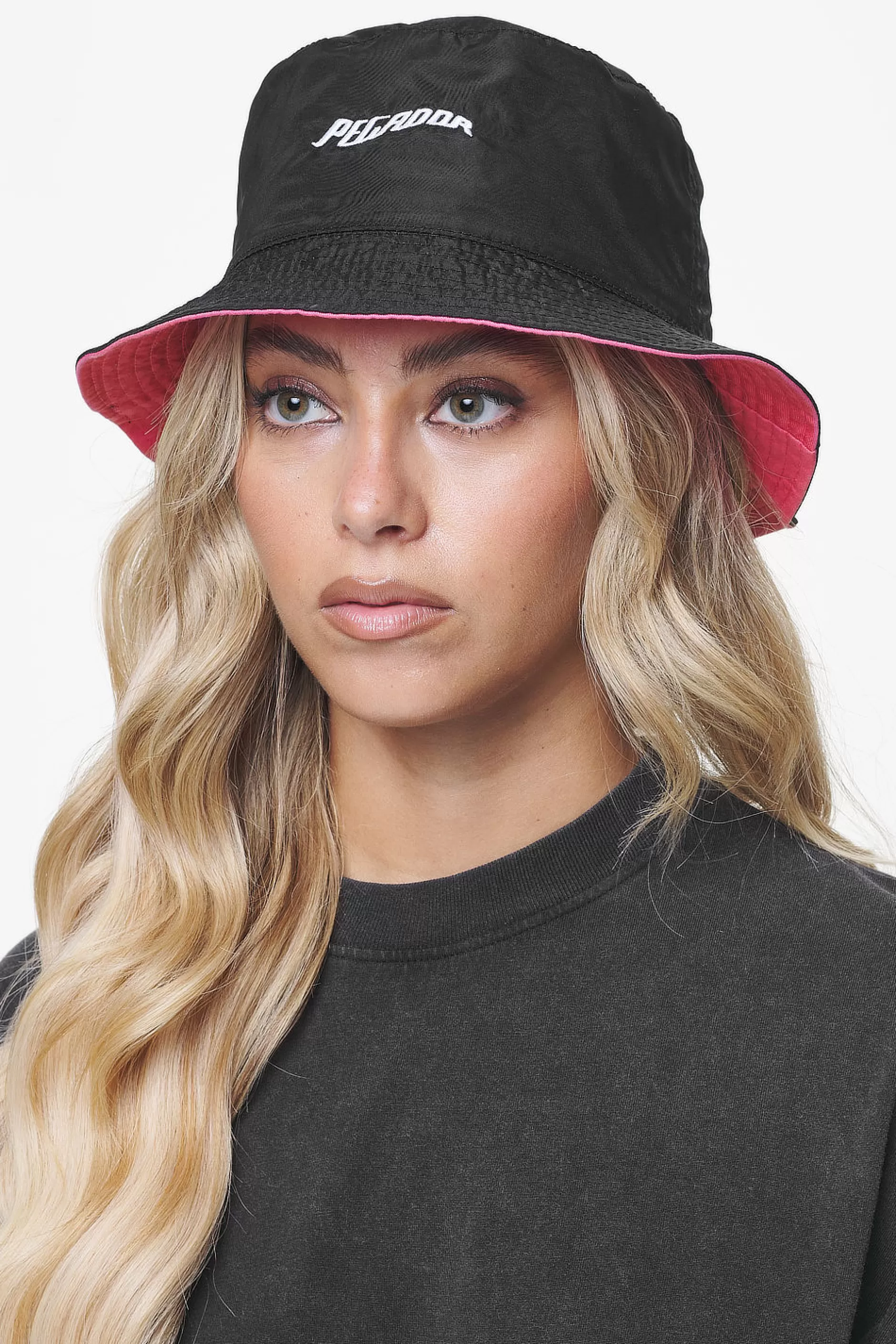 Juan Reversible Bucket Hat Black Strawberry-Pegador Discount